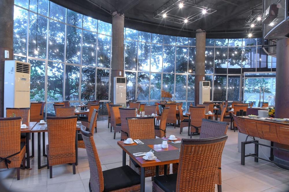 Oak Tree Emerald Hotel & Coventions סמאראנג מראה חיצוני תמונה