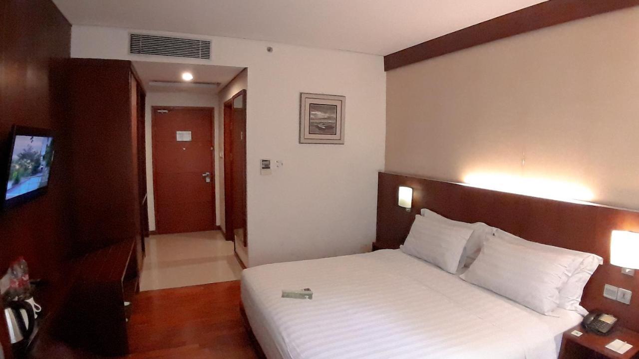 Oak Tree Emerald Hotel & Coventions סמאראנג מראה חיצוני תמונה