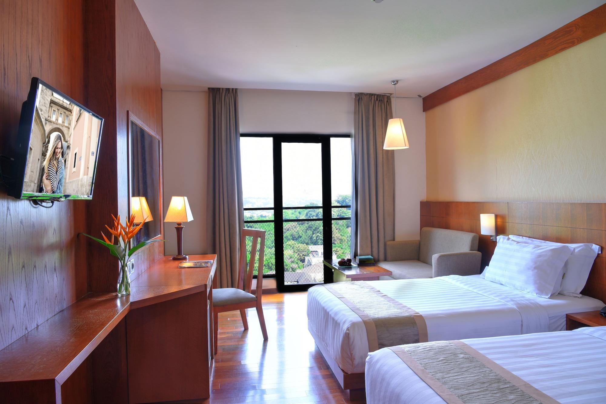 Oak Tree Emerald Hotel & Coventions סמאראנג מראה חיצוני תמונה