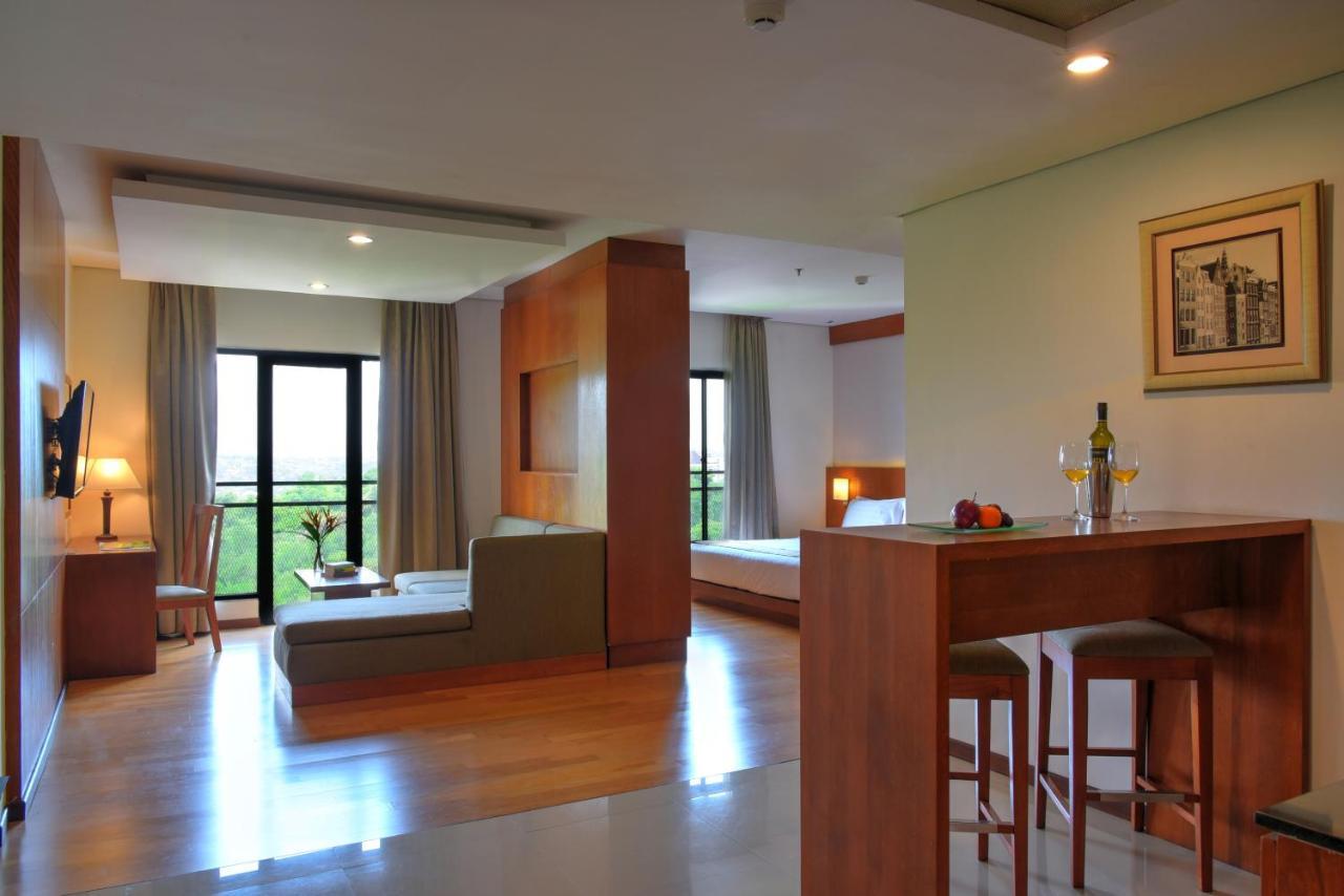 Oak Tree Emerald Hotel & Coventions סמאראנג מראה חיצוני תמונה