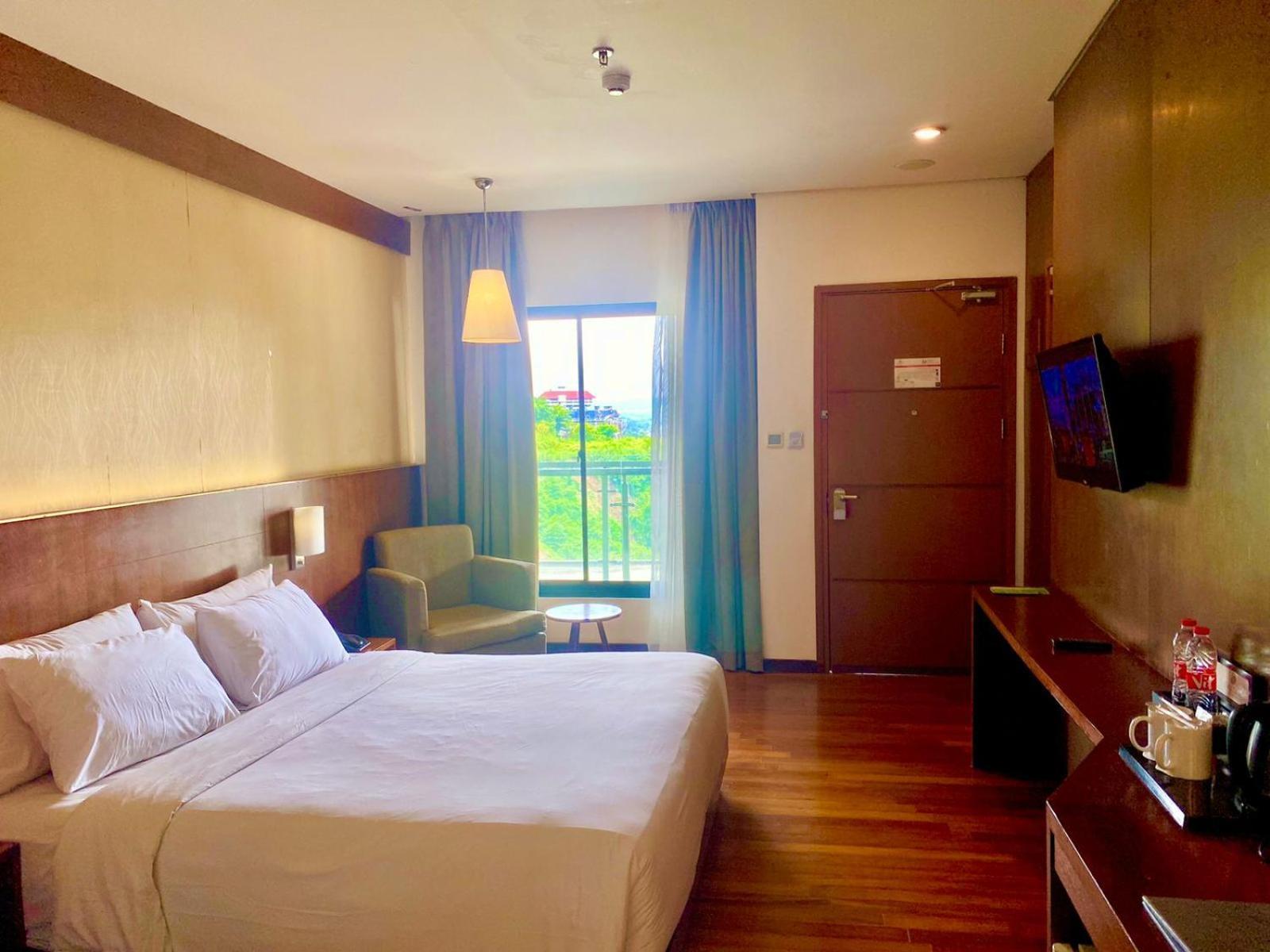 Oak Tree Emerald Hotel & Coventions סמאראנג מראה חיצוני תמונה