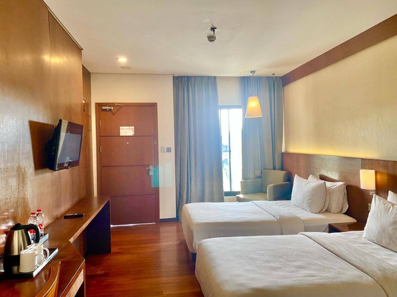 Oak Tree Emerald Hotel & Coventions סמאראנג מראה חיצוני תמונה