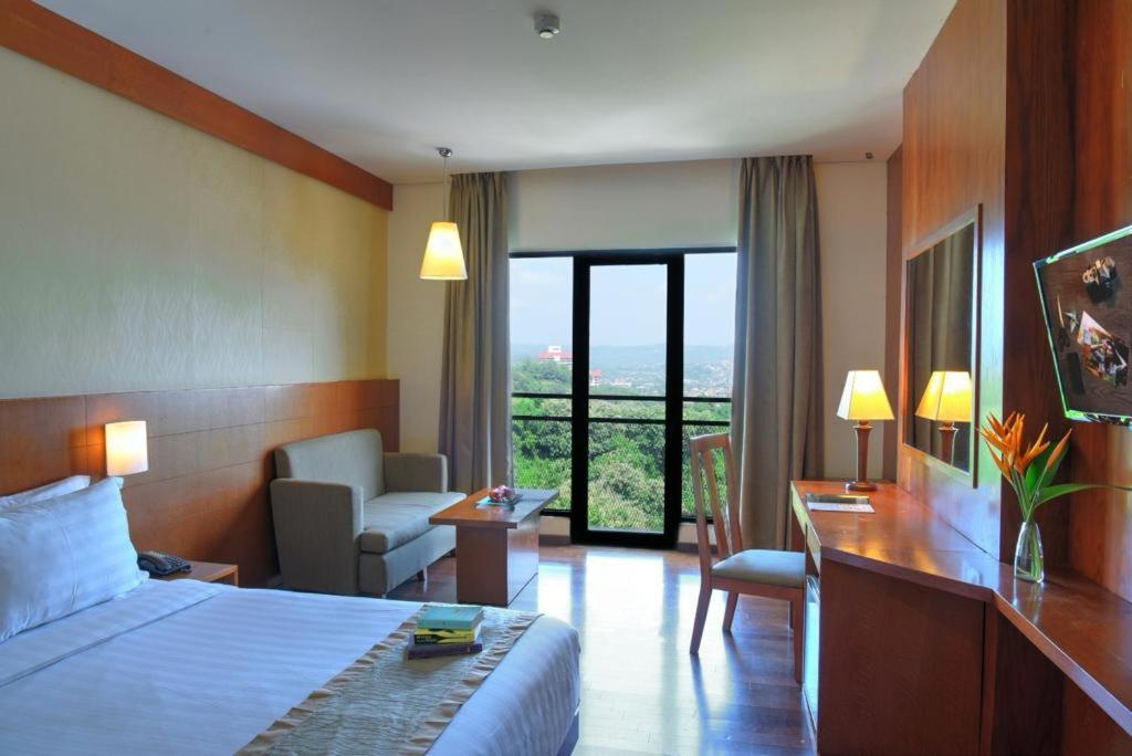 Oak Tree Emerald Hotel & Coventions סמאראנג מראה חיצוני תמונה