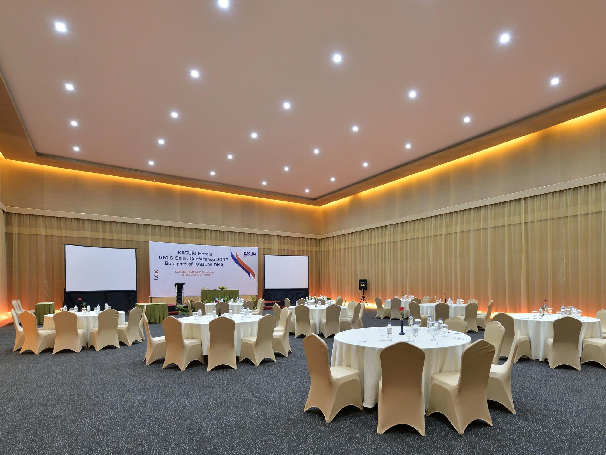 Oak Tree Emerald Hotel & Coventions סמאראנג מראה חיצוני תמונה