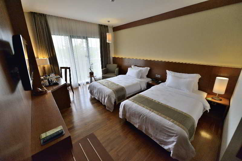 Oak Tree Emerald Hotel & Coventions סמאראנג מראה חיצוני תמונה