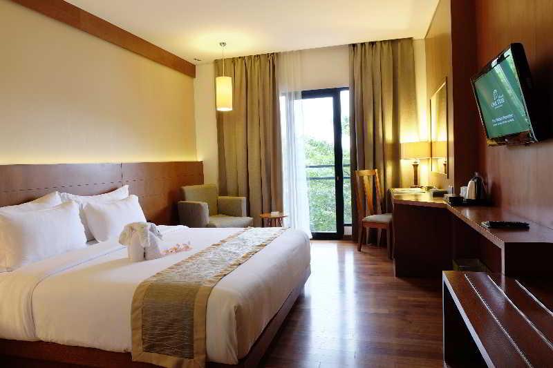 Oak Tree Emerald Hotel & Coventions סמאראנג מראה חיצוני תמונה
