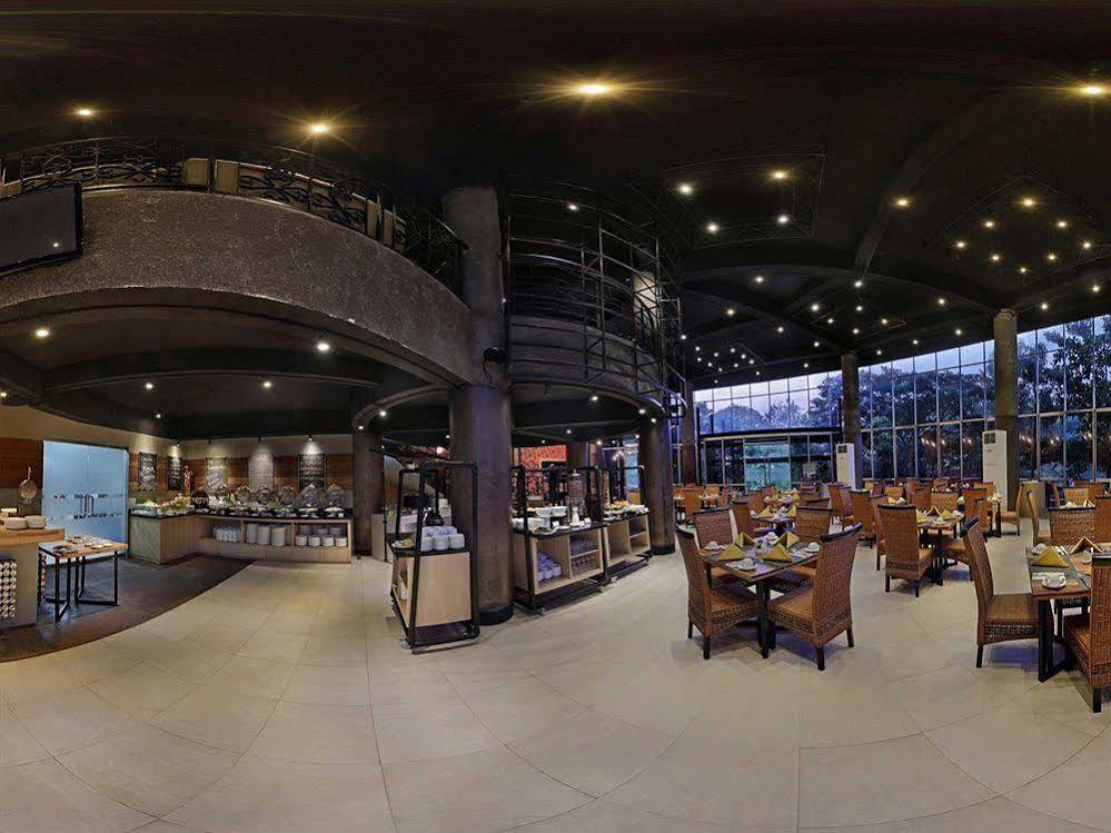 Oak Tree Emerald Hotel & Coventions סמאראנג מראה חיצוני תמונה