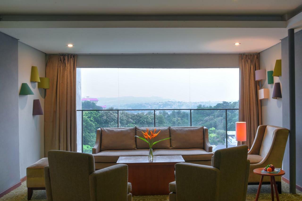 Oak Tree Emerald Hotel & Coventions סמאראנג מראה חיצוני תמונה