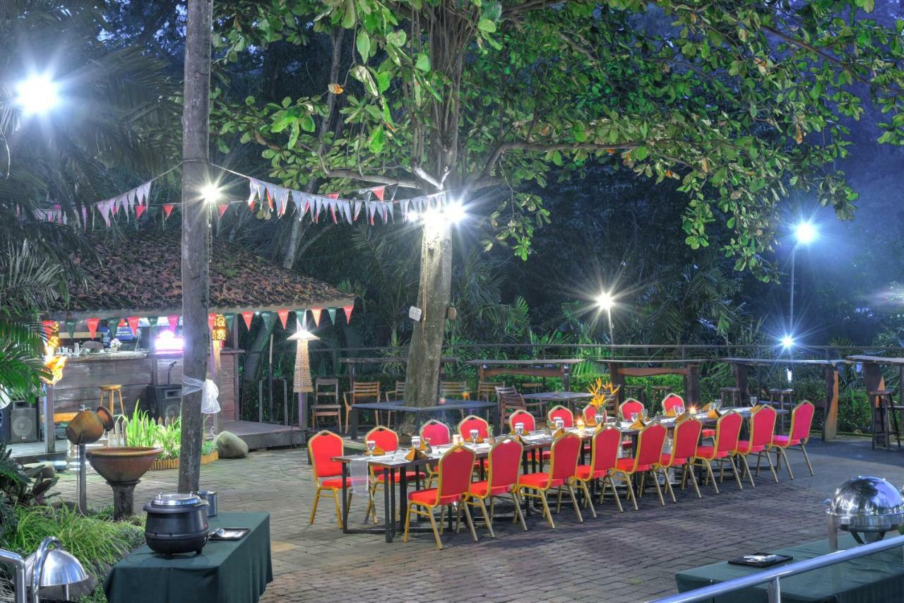 Oak Tree Emerald Hotel & Coventions סמאראנג מראה חיצוני תמונה