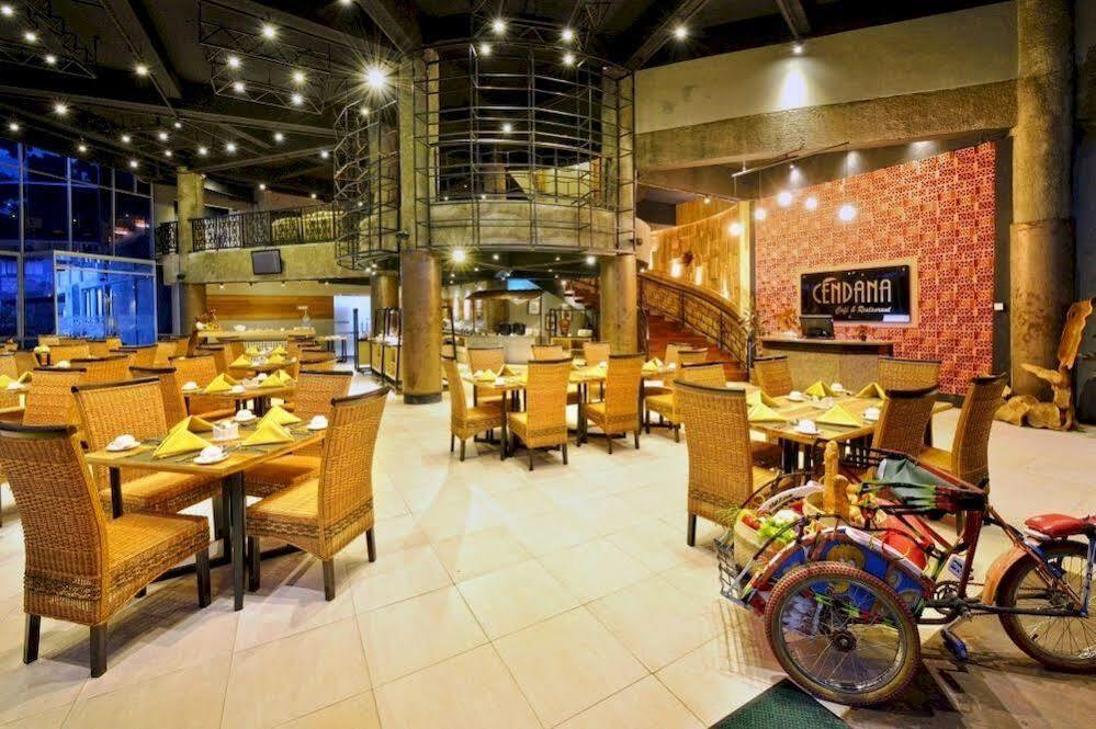 Oak Tree Emerald Hotel & Coventions סמאראנג מראה חיצוני תמונה